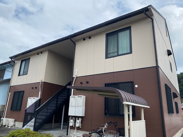 サンハイム高倉の入居前点検で、給湯器の中に蜂の巣があったこと